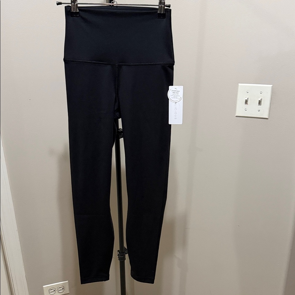 Yogalicious Lux Everyday Ankle Leggings in Black: S